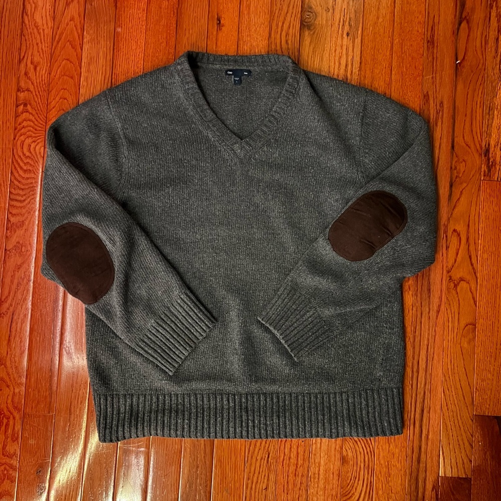 Vintage Men's Gray V-Neck Sweater with Brown Elbow Patches
